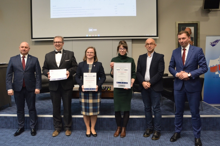 Zdjęcie grupowe finalistów konkursu i przedstawicieli Kapituły.